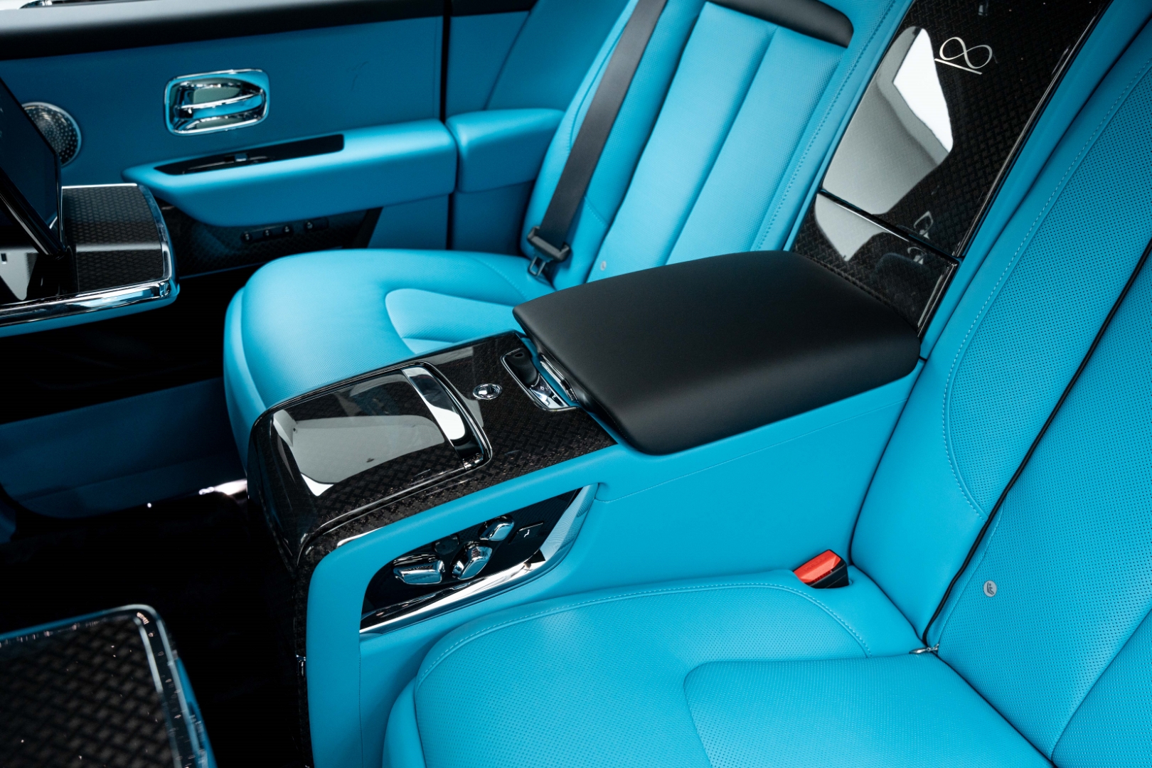 2025 ROLLS ROYCE CULLINAN BLACK BADGE | GCC | WARRANTY AND SERVICE | 4 SEATS | TIFFANY BLUE INTERIOR